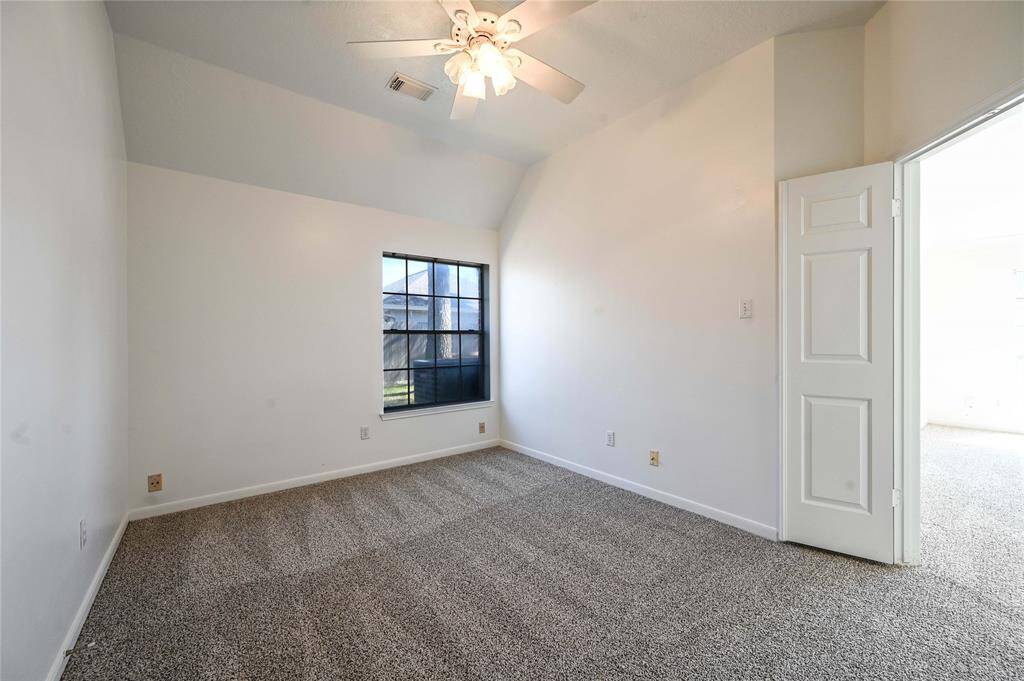 ADJOINING ROOM TO MASTER