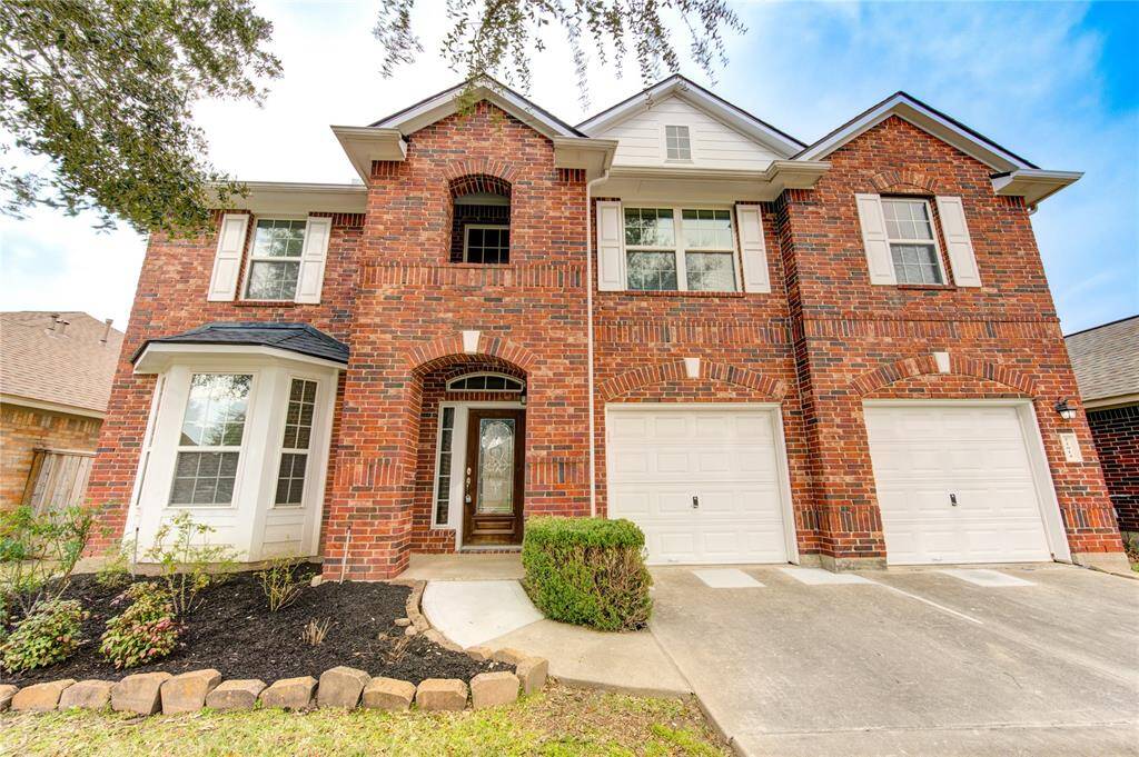 Welcome Home! Move-In Ready beauty has everything you need to call yours!