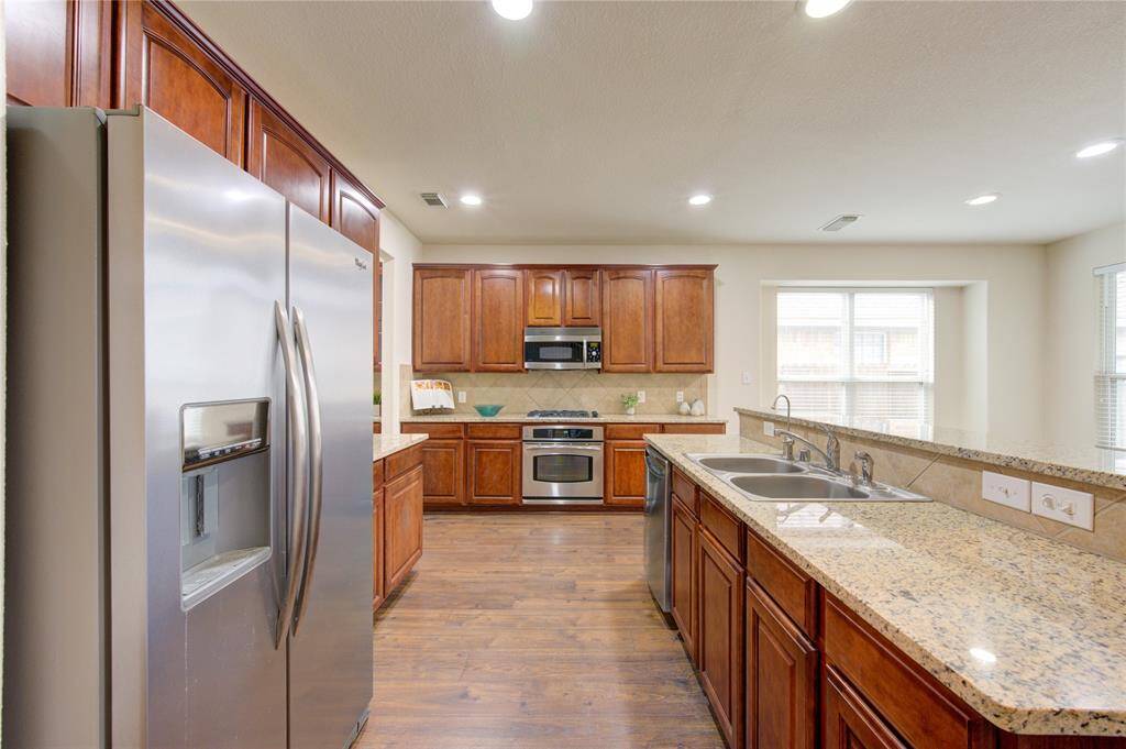 The kitchen is where inspiration, creativity, and exploration thrive. In this kitchen your possibilities are endless.