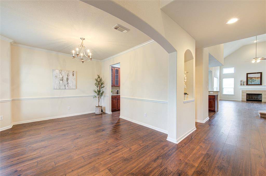 Dining room has crown molding, chair railing and a striking chandelier, you are sure to fall in love!