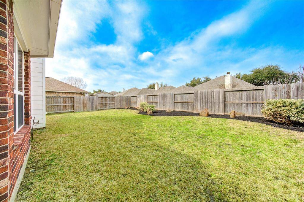 Lazy weekends spent in this backyard will ensure years of delightful memories. Imagine yourself here!