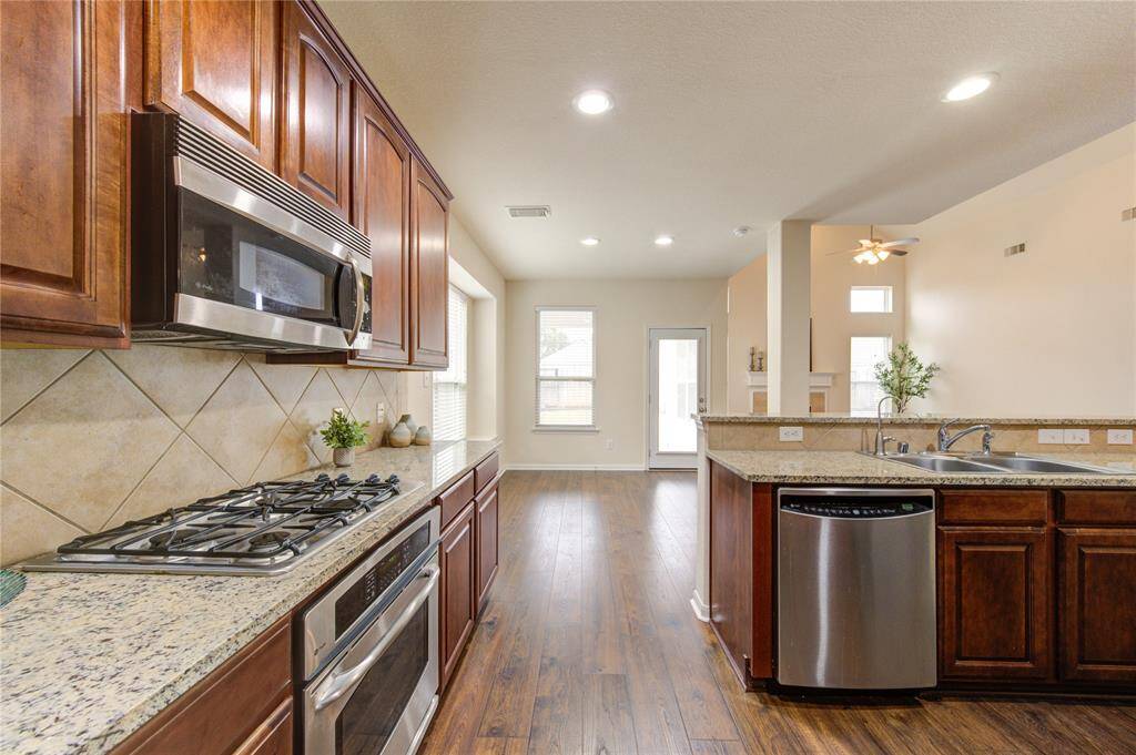 This kitchen is sensational! Notice the amazing stainless steel appliances and accents, designed to add distinction and durability to your home's kitchen.