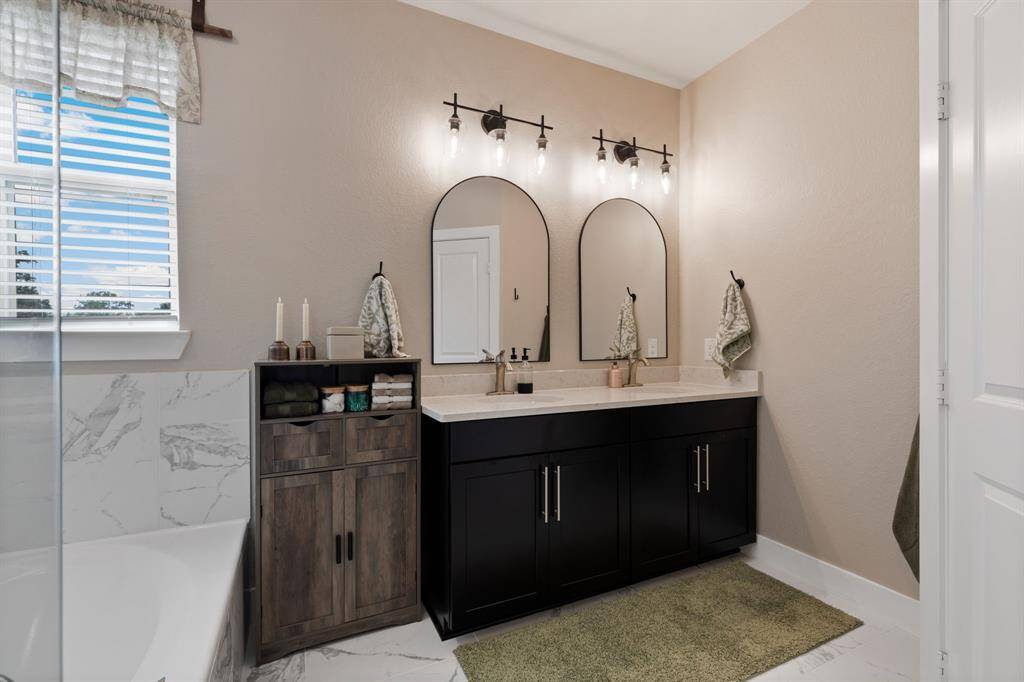 Primary bath with quartz counters and double sinks