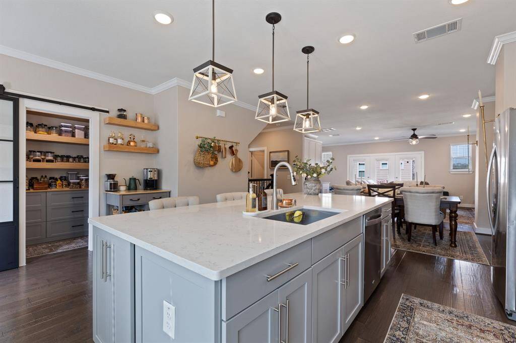 Open flowing floor plan with tons of natural light.