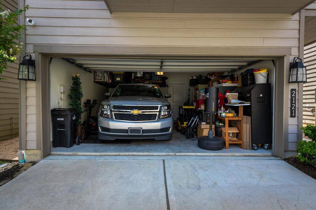 Large two car gargage with driveway. Garage is fitted with storage racks!
