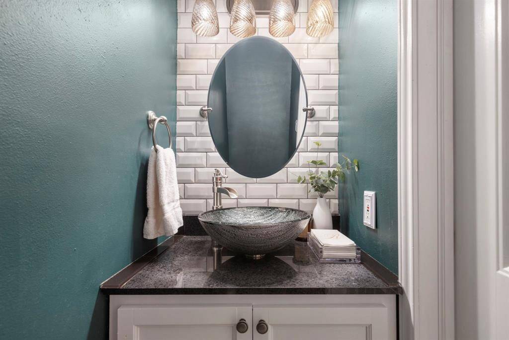 Guest bathroom downstairs.
