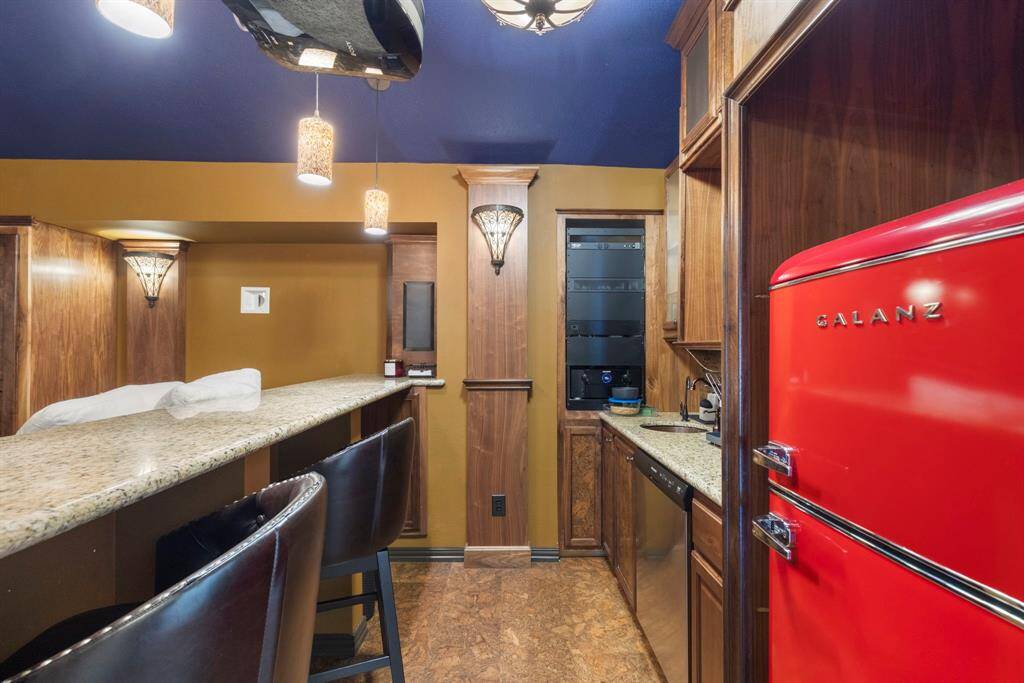 Dishwasher, Reverse osmosis water, fridge and sink.