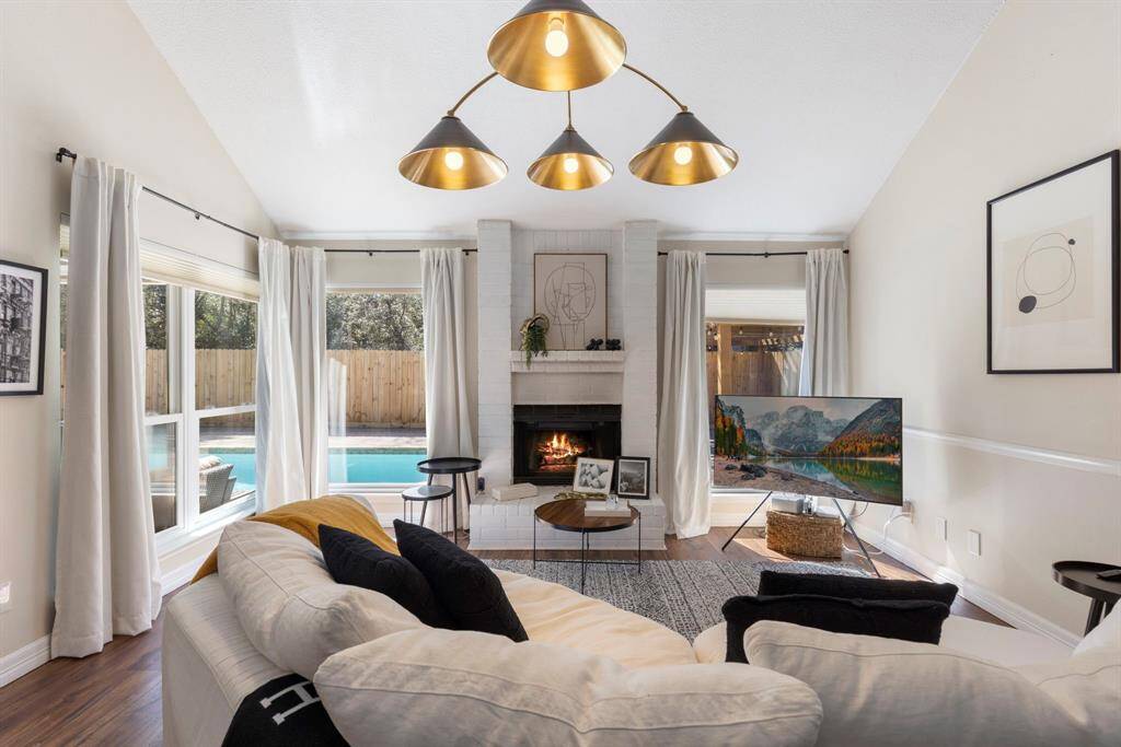 Double pane windows throughout