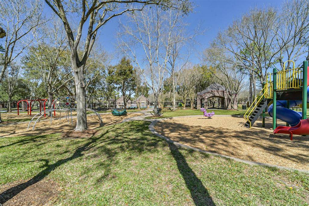 Imagine tossing the ball in this park.