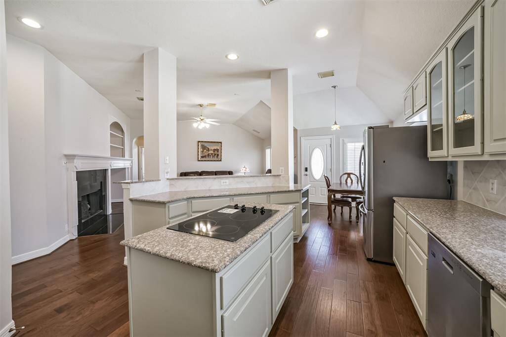 Entertain between kitchen and living easily.