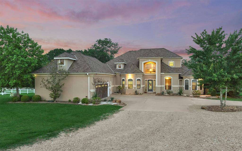 A beautiful property in Perfection Ranch where comfort and luxury coexist!
