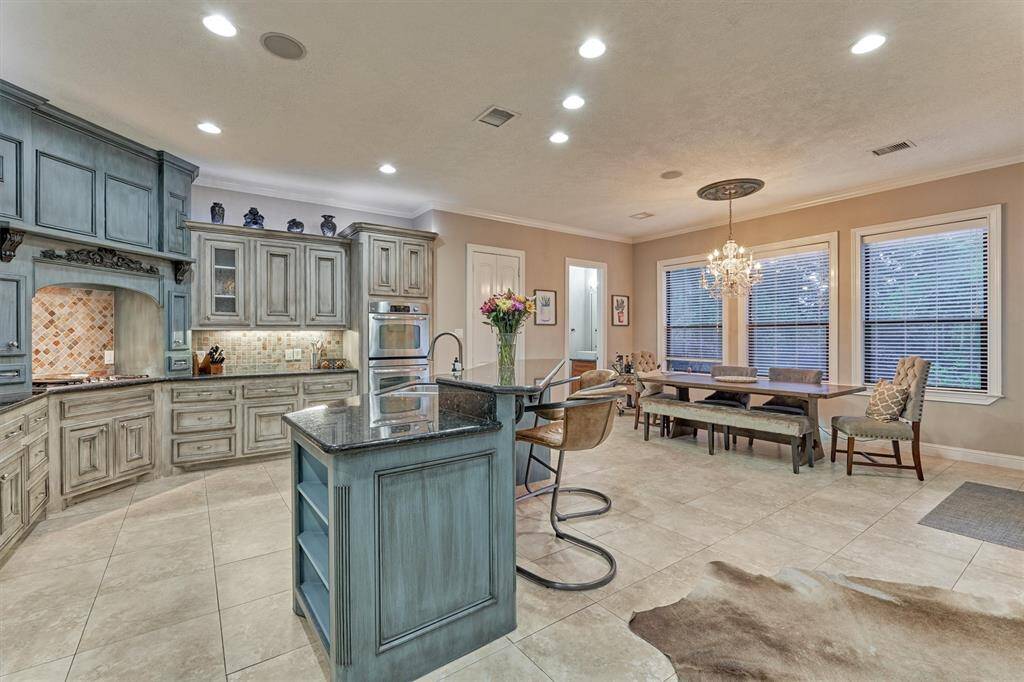 The living area, kitchen, and dining area flow seamlessly together...great for family time or entertaining!