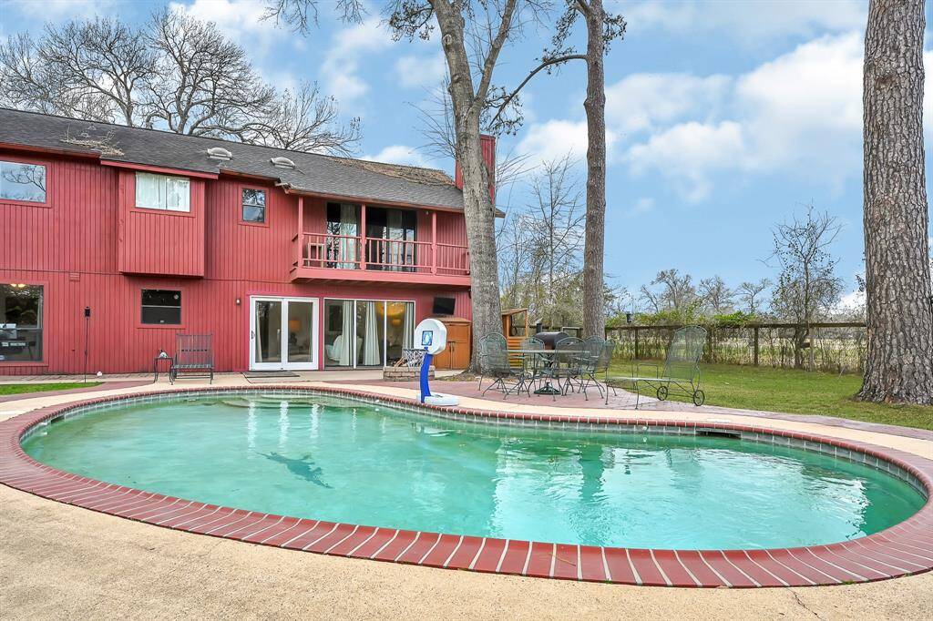 Very private backyard !!!