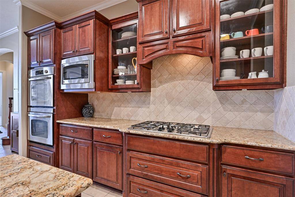 Note the tremendous amount of storage space.  Now you can buy all those fancy kitchen gadgets because now you will have the space to store them!