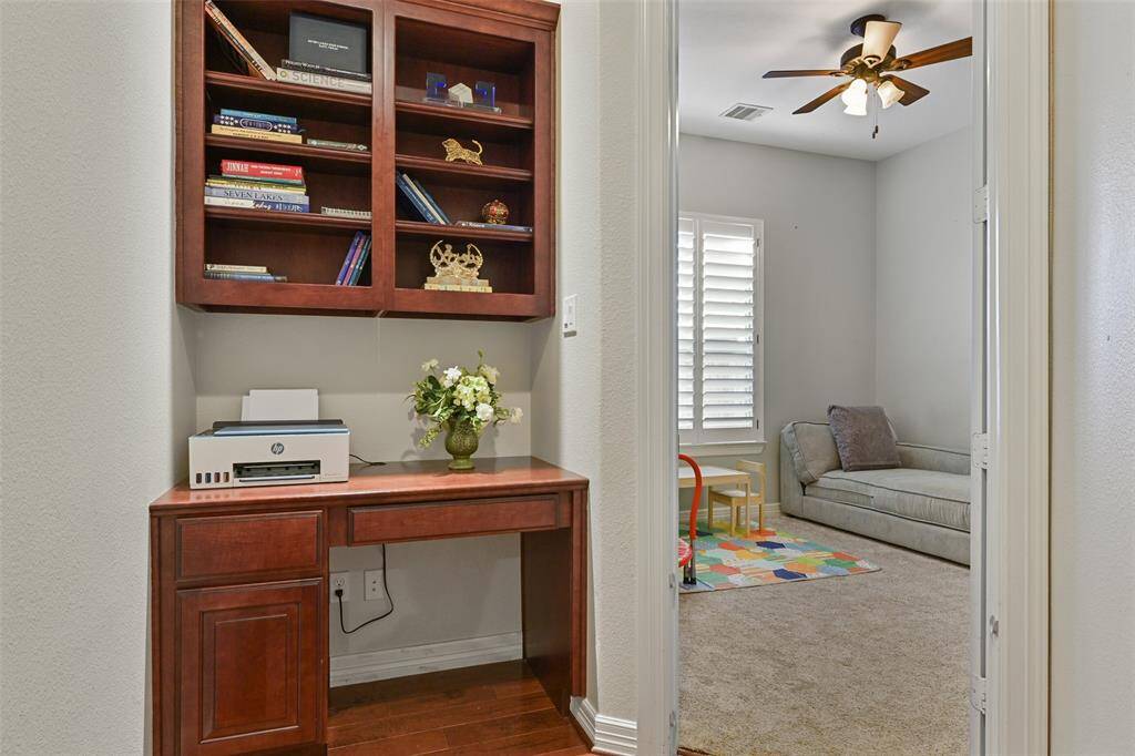 An appealing built in study nook with shelf space