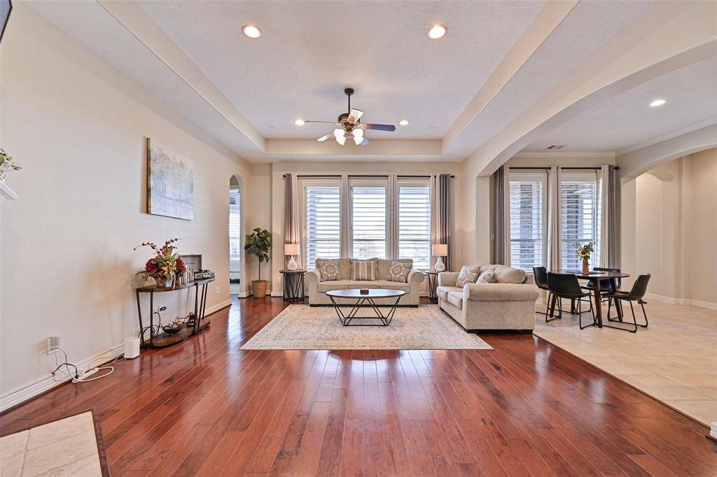 Look at this bright and cheerful living space. Lots of windows to let in the sunlight and also give a good view of the beautiful backyard patio