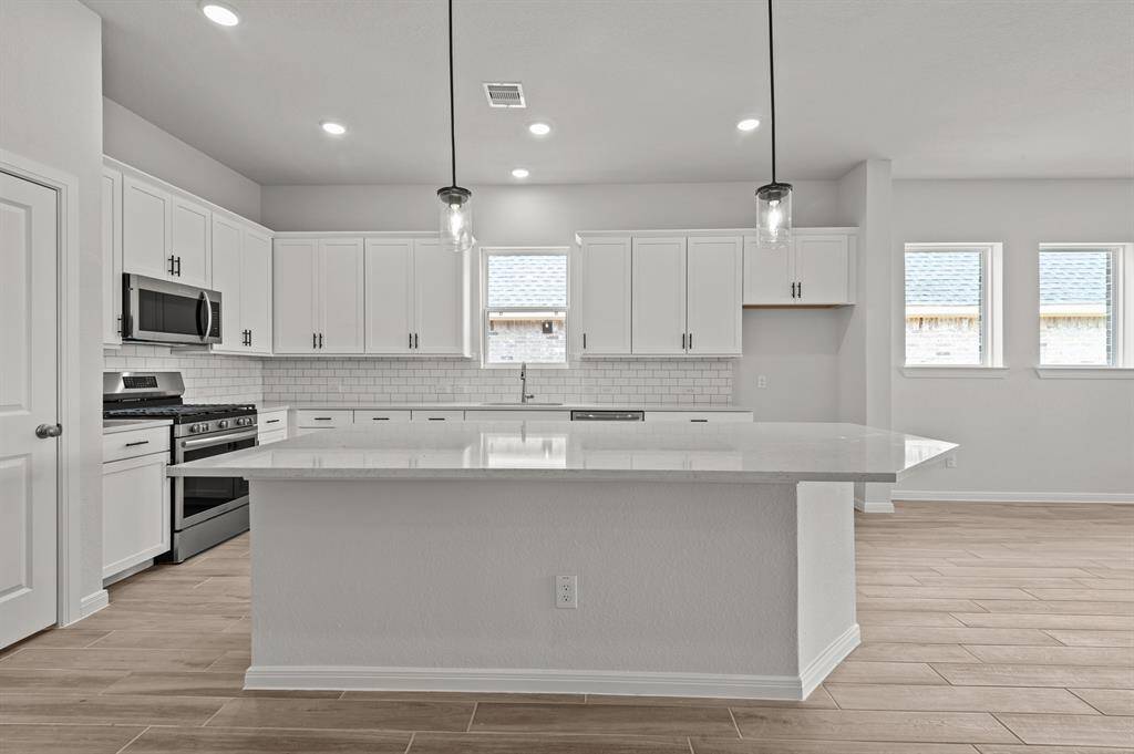 Photo does not represent actual home options and selection. Ask Sales consultant for specific selections.