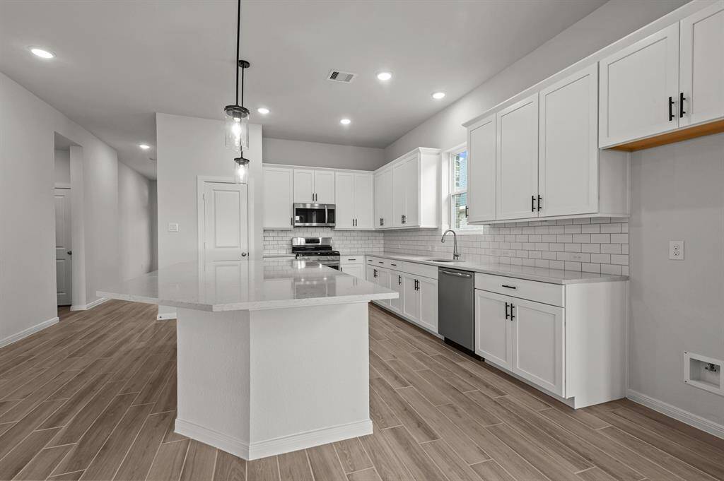 Photo does not represent actual home options and selection. Ask Sales consultant for specific selections.