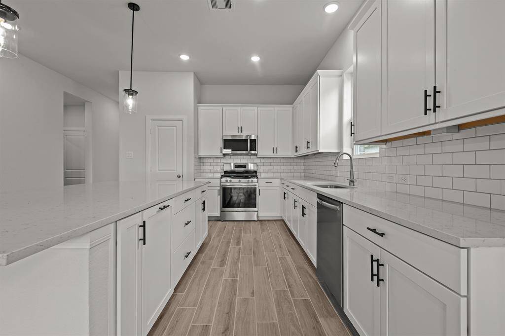 Photo does not represent actual home options and selection. Ask Sales consultant for specific selections.