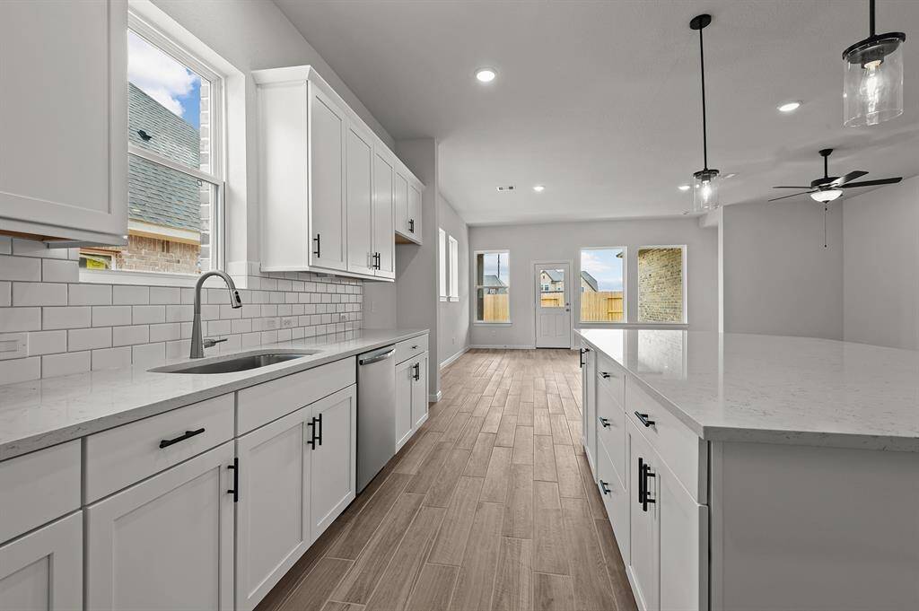 Photo does not represent actual home options and selection. Ask Sales consultant for specific selections.