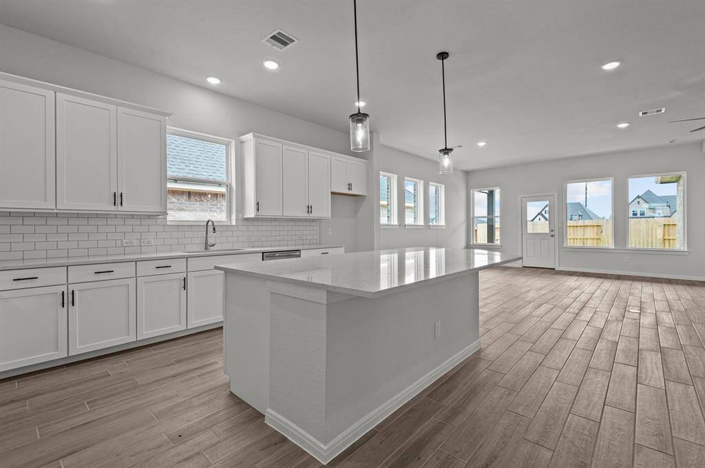 Photo does not represent actual home options and selection. Ask Sales consultant for specific selections.