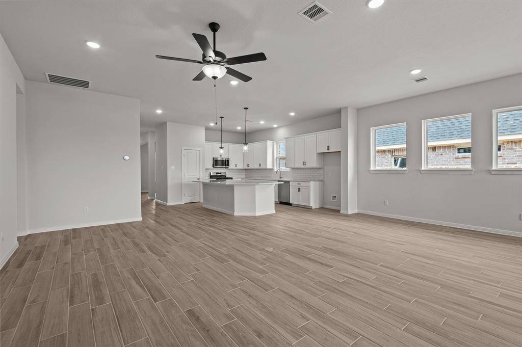 Photo does not represent actual home options and selection. Ask Sales consultant for specific selections.