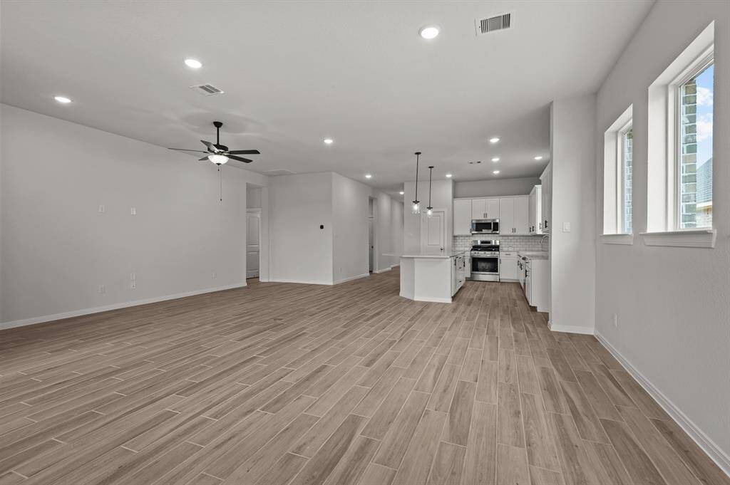 Photo does not represent actual home options and selection. Ask Sales consultant for specific selections.
