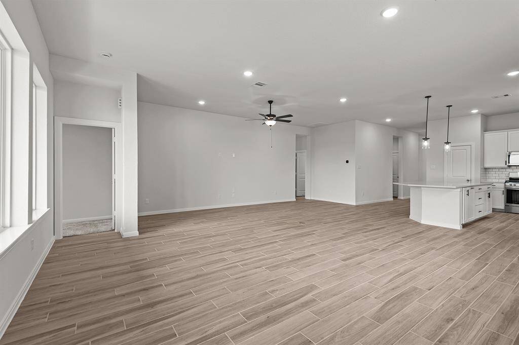 Photo does not represent actual home options and selection. Ask Sales consultant for specific selections.