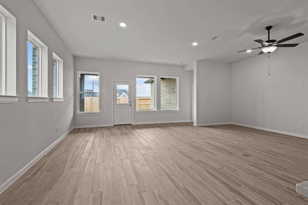 Photo does not represent actual home options and selection. Ask Sales consultant for specific selections.