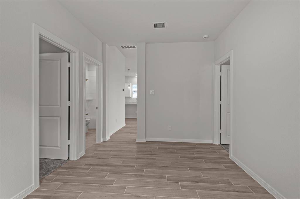 Photo does not represent actual home options and selection. Ask Sales consultant for specific selections.