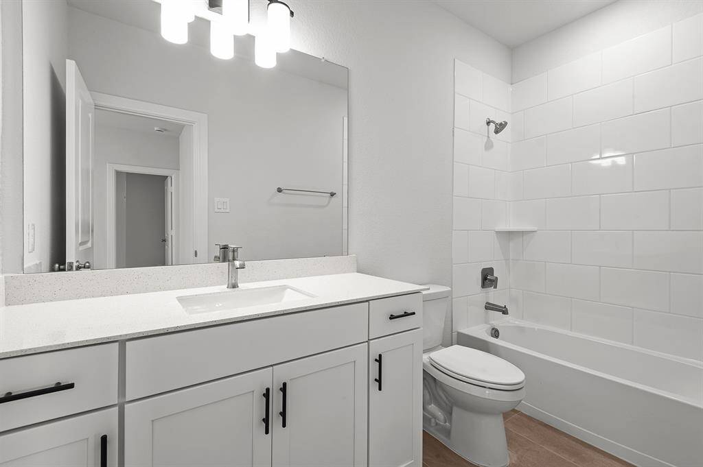 Photo does not represent actual home options and selection. Ask Sales consultant for specific selections.