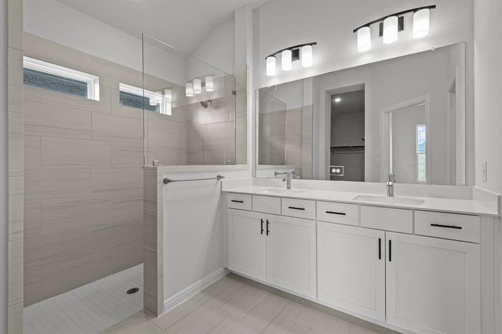 Photo does not represent actual home options and selection. Ask Sales consultant for specific selections.
