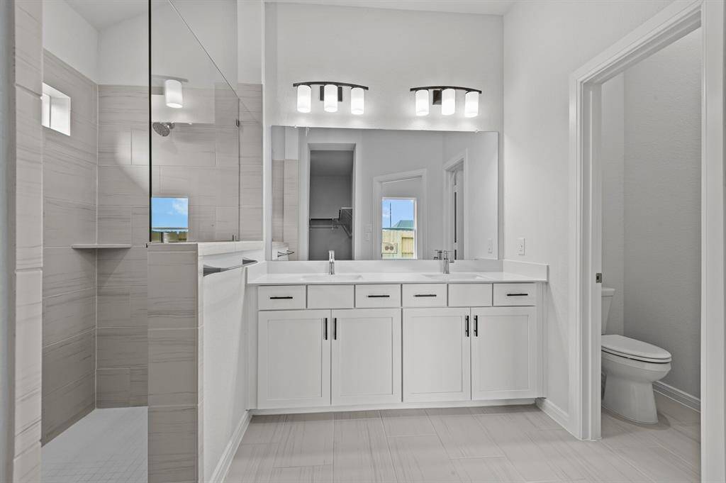 Photo does not represent actual home options and selection. Ask Sales consultant for specific selections.