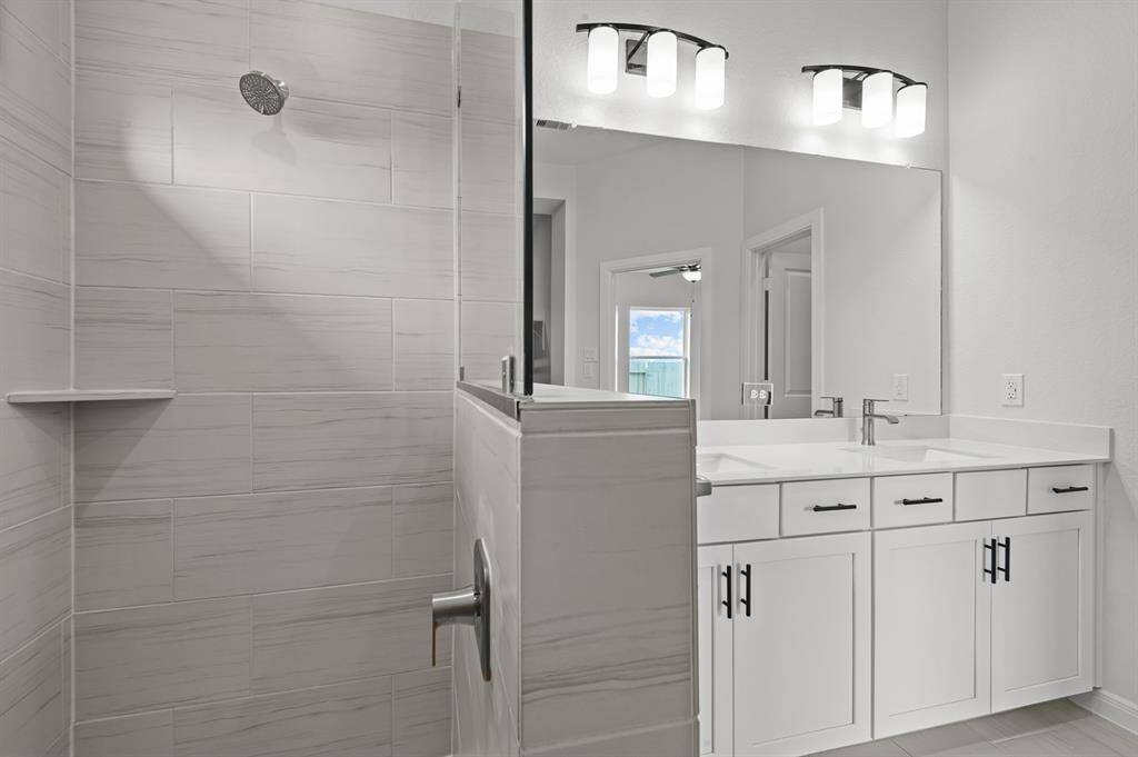 Photo does not represent actual home options and selection. Ask Sales consultant for specific selections.
