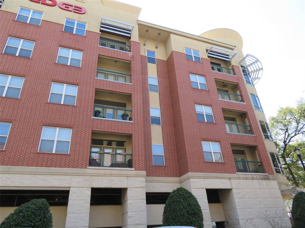 Convenience & Comfort – Unit #311 in Midtown2-bedroom, 2.5-bathroom split floorplan—perfect for privacy and spacious living. Located on the 3rd floor of a secure 6-story building with 93 units. Two assigned parking spaces for easy, stress-free parking.No yard to worry about—perfect for busy professionals on the goBuilding amenities: Swimming poolFitness centerGame room/loungeTheater room