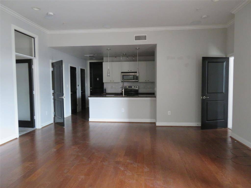 Split Floor Plan 2 bedrooms and 2 1/2Bathrooms bathrooms. Two Great Balconies. On the 3rd Floor.