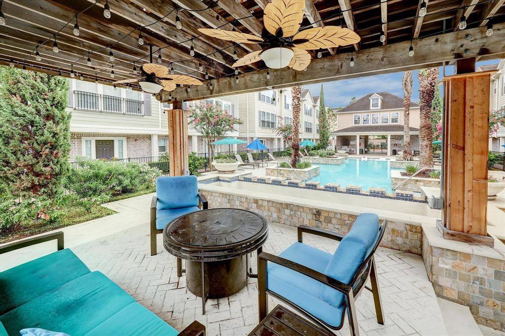 Cabana Complete with Fans!!