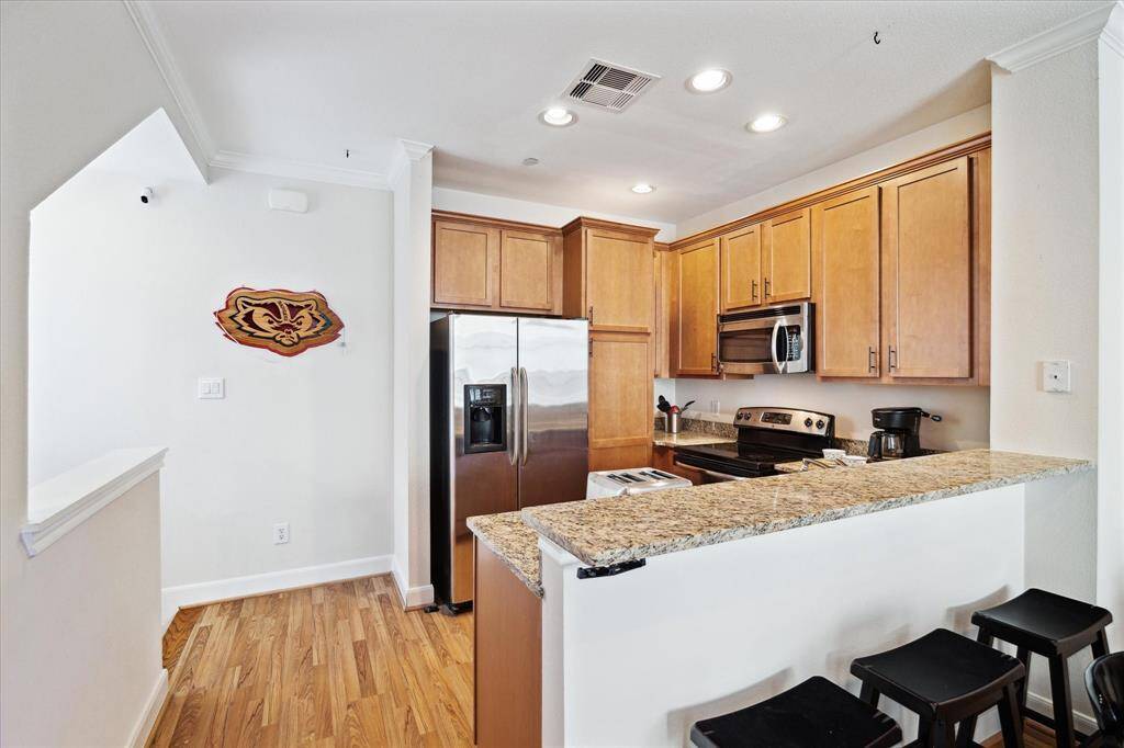 With The Living  Room Behind you,  this picture shows the Kitchen and Breakfast Bar