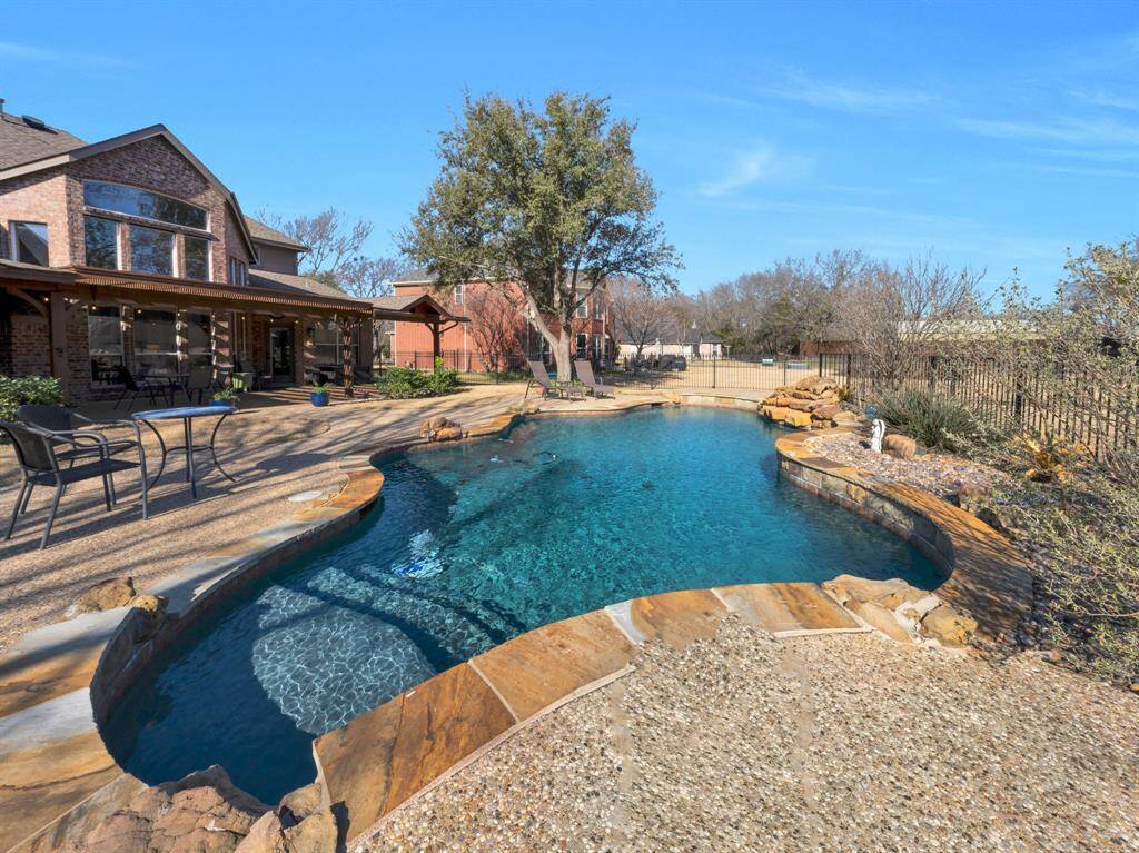 BEAUTIFUL outdoor oasis