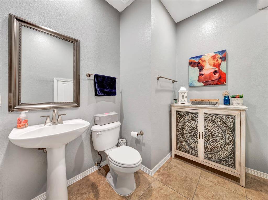 Secondary Bathroom DOWNSTAIRS