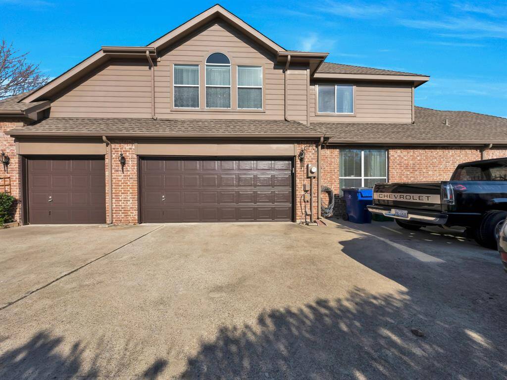 3 car garage and large driveway