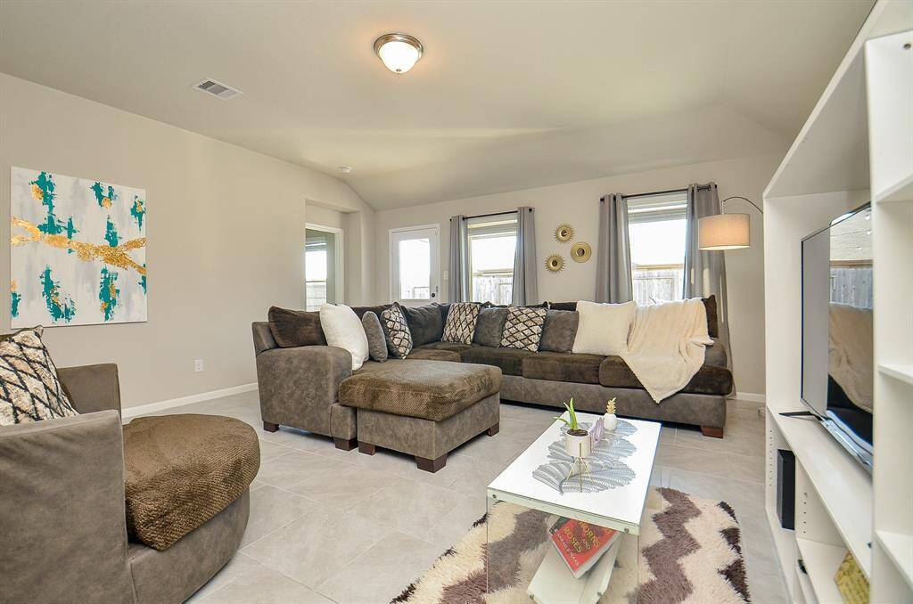Bright and spacious living area with large windows that allow natural light to flow in. The open layout creates a welcoming atmosphere, perfect for entertaining.