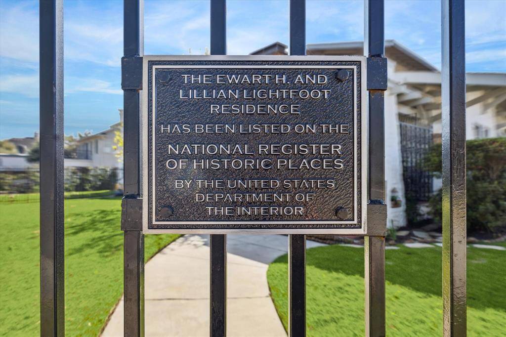 This property, The Ewart H. and Lillian Lightfoot Residence is on the National Register of Historic Places. It is also on the Texas Historical Society register.