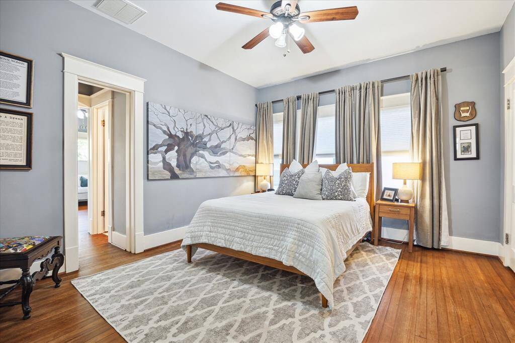 This is the middle bedroom which also has access to the bathroom featured in the previous photo. With dimensions of 13'10" X 14" King size furniture is an option. Shown here is a queen size bed.