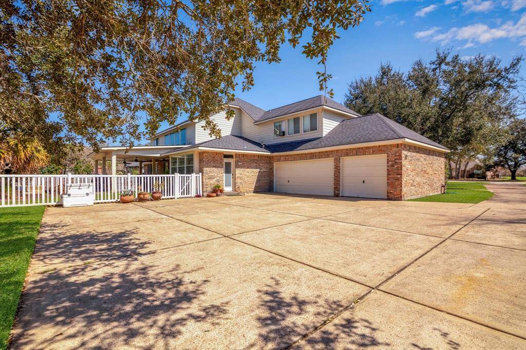 3 car garage
