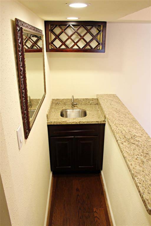 Wow! this is great for entertainment. Your own wet bar in your apartment!