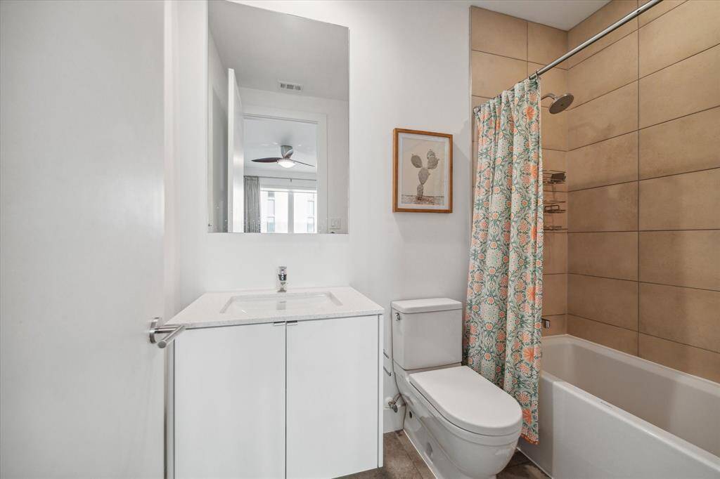 Ensuite guest bathroom.