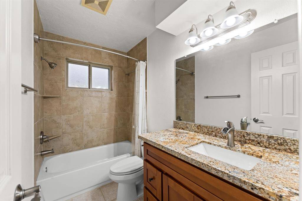 Love the design of this guest bathroom. A stunning space.