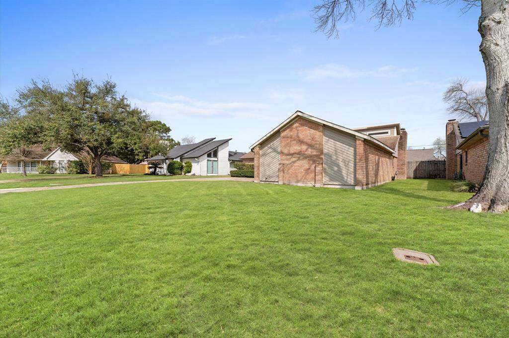 Located in Popular Dove Meadow