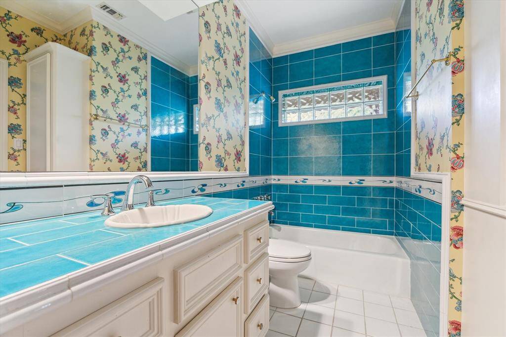 1o f 2 secondary bedroom ensuite bathrooms.